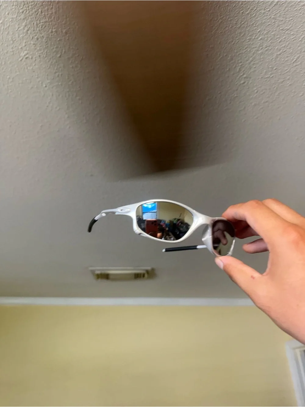 White Mirrored-Lens Style Sunglasses Oakley